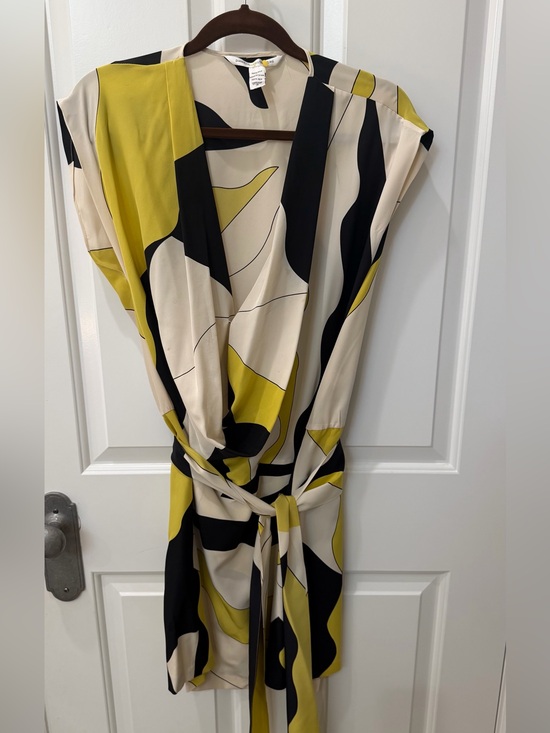 Diane Von Furstenberg Dresses & Skirts - Vintage Diane Von Furstenberg Yellow, Black & Cream Midi Wrap Dress